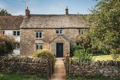 Does Jude Law pop in? Cotswolds cottage straight out of The Holiday on sale for £1.75m