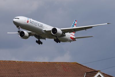 American Airlines clarifies rules on kicking passengers off planes