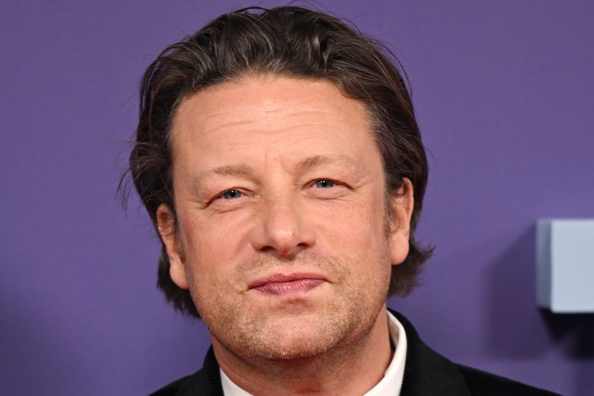 Jamie Oliver apologises over ‘damaging’ and…