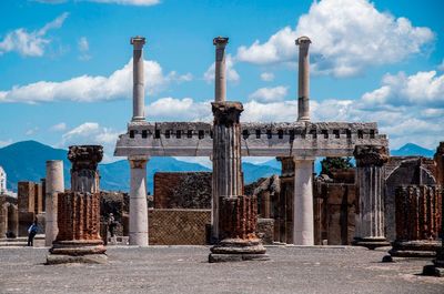 Plan to cap number of Pompeii visitors at 20,000 a day to stop overtourism