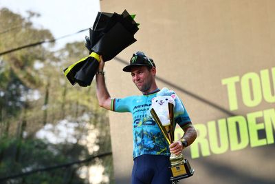 Sir Mark Cavendish triumphs in emotional final race to end career in style