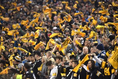 Commanders staff hands out Washington rally towels to Steelers fans