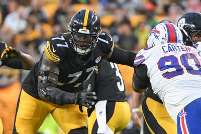 Steelers starting OT limps off with injury