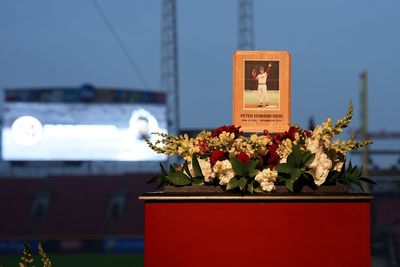 Reds honor Pete Rose with a 14-hour visitation at Great American Ball Park