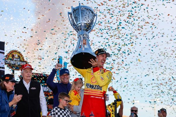 Logano holds off Blaney to become 3-time NASCAR Cup champion