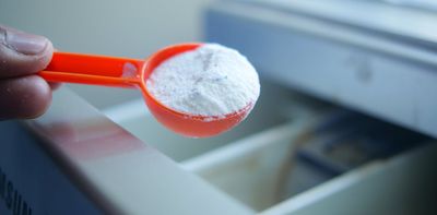 What’s the difference between liquid and powder laundry detergent? It’s not just the obvious