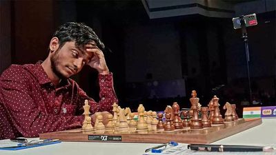 Grand Masters Meet: Aravindh stuns Arjun for biggest win of his career; title race wide open
