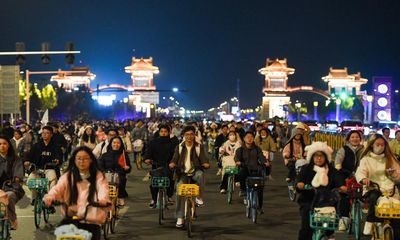 100,000 Chinese students join 50km night-time bike ride in search of good soup dumplings