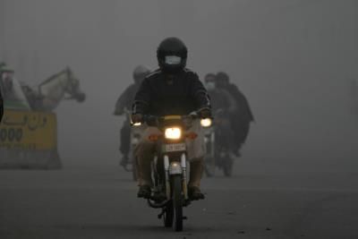 Record-Breaking Smog Levels Engulf Pakistan And India, Health Crisis Worsens