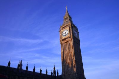 Watch live: Elizabeth Tower chimes as UK falls silent to mark Armistice Day