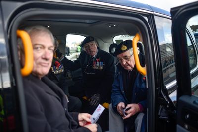 Black cab drivers hailed for keeping up annual Remembrance Day tradition