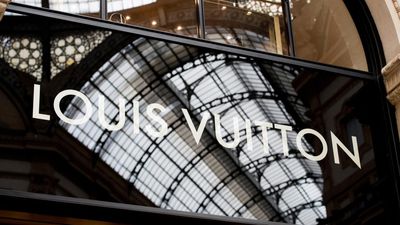 Louis Vuitton outlet in Paris ram-raided in overnight robbery