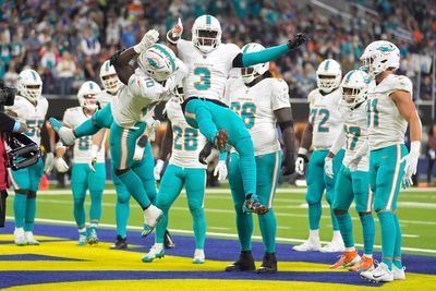 Miami Dolphins defeat Los Angeles Rams to end three-game slide