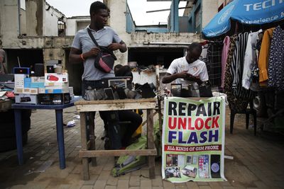 Want status in Nigeria? An informal iPhone market offers dreams and despair