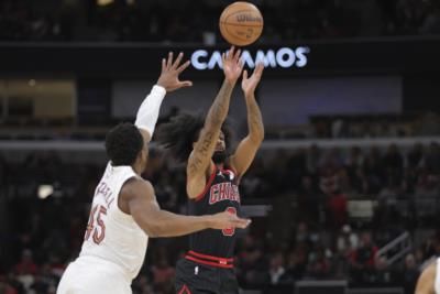 Cavaliers Defeat Bulls In Close Game With Mitchell's 36 Points