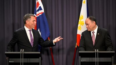 Australia pledges closer defence ties with Philippines