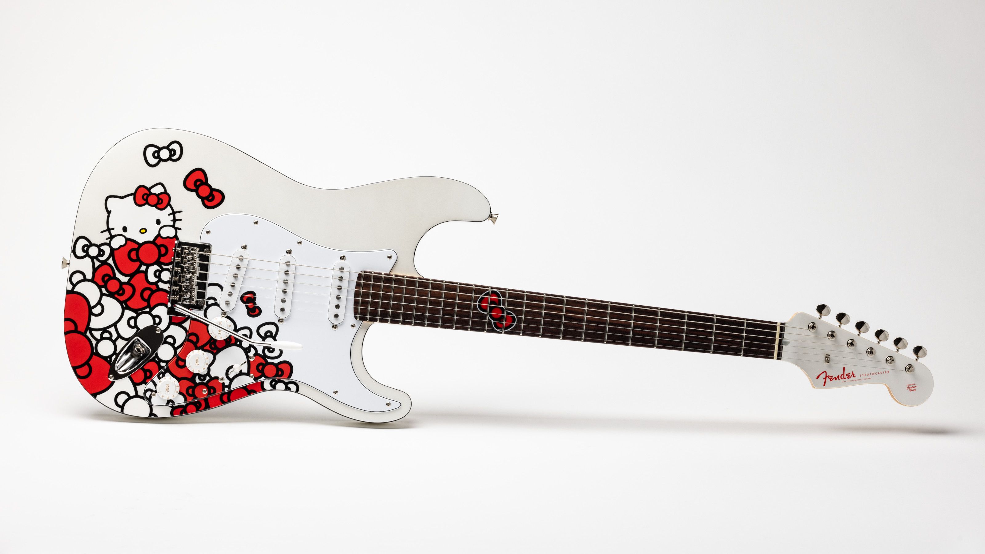 Fender by Squier Hello Kitty Model サンリオ VVhhU5dSP2GVEAQakamJQD.jpg
