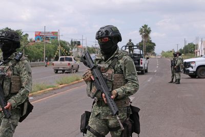 Mexican Army Seizes Truck With Hundreds of Migrants Headed for U.S. as Officials Fear Rush Before Trump Takes Office