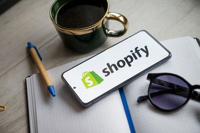 Shopify Earnings Momentum Accelerates Ahead of Holiday Shopping Season