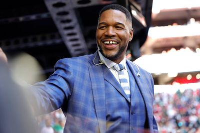 Michael Strahan defended by co-host after failing to put his hand over his heart during national anthem