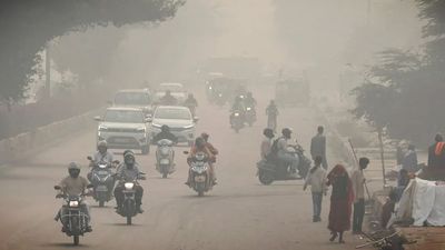 ‘Severe’ smog chokes Delhi: Flight delays, low visibility, health hazard