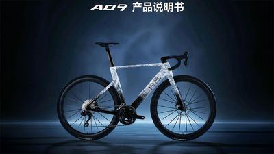 Is this the Chinese 2025 Astana Qazaqstan team bike?