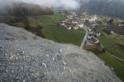 Swiss villagers given deadline to evacuate as rockslide edges closer