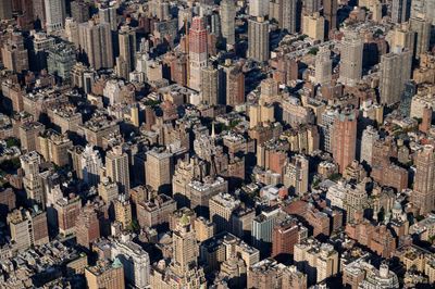 New York City ends broker fees for new tenants in cost-cutting move