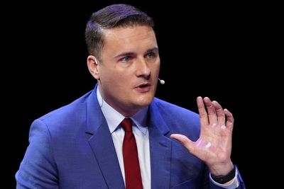 Streeting puts failing NHS fat cats in firing line as he warns service is ‘living on borrowed time’