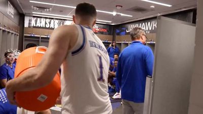 Kansas’ Hunter Dickinson Hilariously Fails at Pouring Gatorade on Coach Bill Self