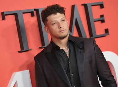 Patrick Mahomes shares update after his and Travis Kelce’s homes were burglarized during Chiefs game