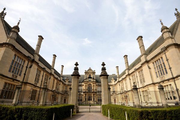 Focus on final-year exams at Oxbridge may disadvantage female students – report