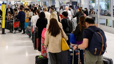 Airlines take off for Bali following volcano emergency