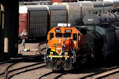 Flurry of contract deals come as railroads, unions see Trump's election looming over talks