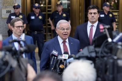 Prosecutors Reveal Error In Menendez Bribery Trial Evidence