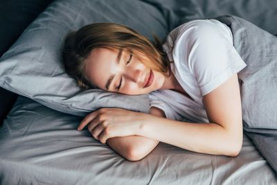 Taking Intense Cold Therapy Daily May Improve Sleep Quality: Study Finds