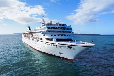 Cruise line offers 4-yr flee from Trump