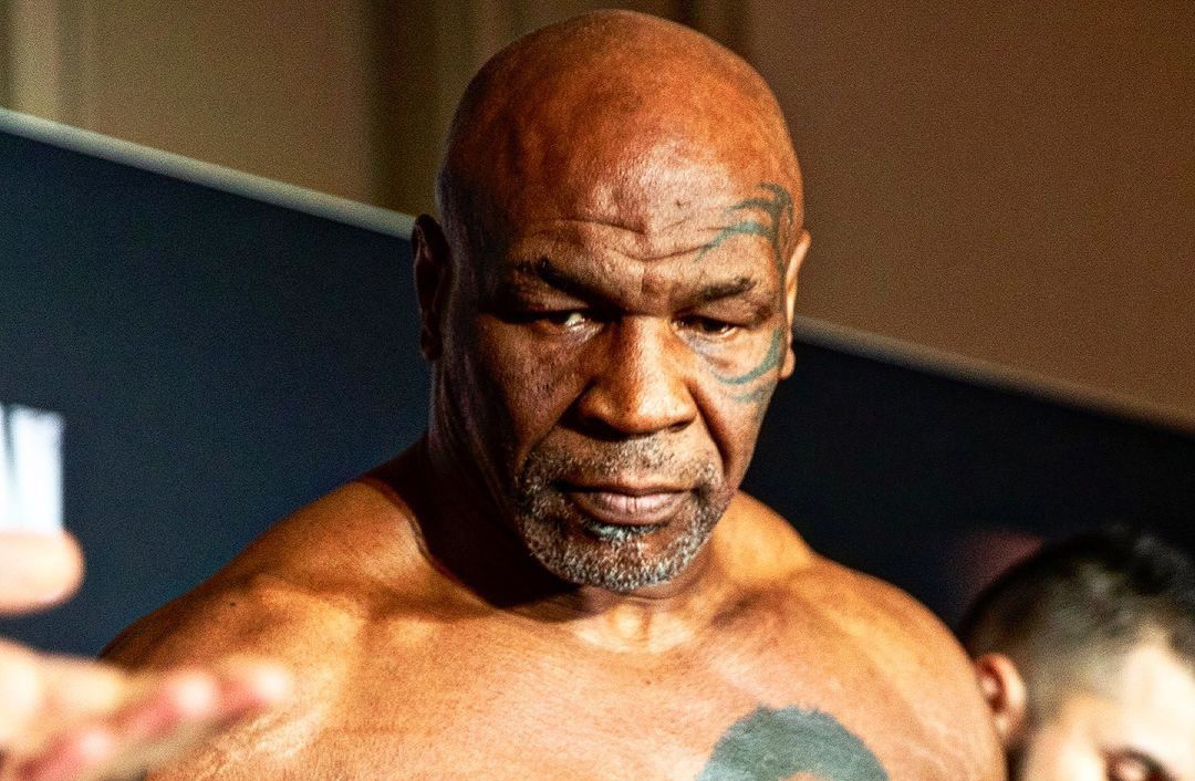 First look Mike Tyson steps on the scale for Jake…