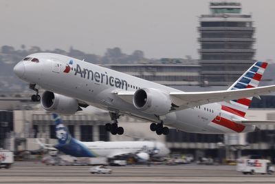 Stocks trade lower. Movers: American Airlines, Cisco, Disney, more