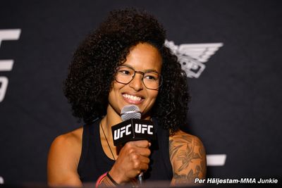 Karine Silva thinks win over Viviane Araujo at UFC 309 could make her next flyweight title challenger