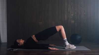 Three core moves ‘everyone should be doing’ according to a fitness coach