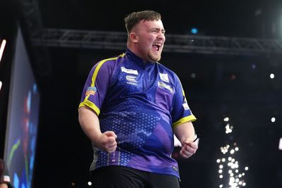 Luke Littler fights back to edge out Mike De Decker at Grand Slam of Darts