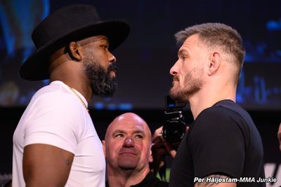 UFC 309 video: Jon Jones ignores Stipe Miocic handshake during first faceoff