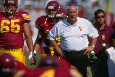 Scott Turner opens tenure as Raiders OC with moving tribute to recently passed Hall of Fame coach