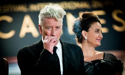 ‘I can hardly walk across a room’: David Lynch urges smokers to quit after emphysema diagnosis