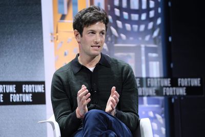 Josh Kushner, the lead investor in OpenAI, hires people with less than 4 years of investing experience