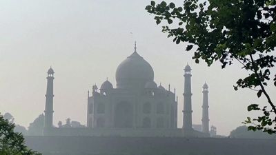 Taj Mahal disappears behind thick smog as severe pollution persists across India