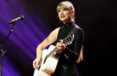 Taylor Swift thanks fans for earning her six Grammy nods