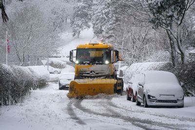 Snow and ice warning issued for UK as cold snap to grip country