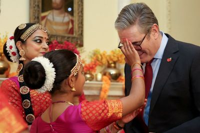 No10 apologises after meat and alcohol served at Diwali event